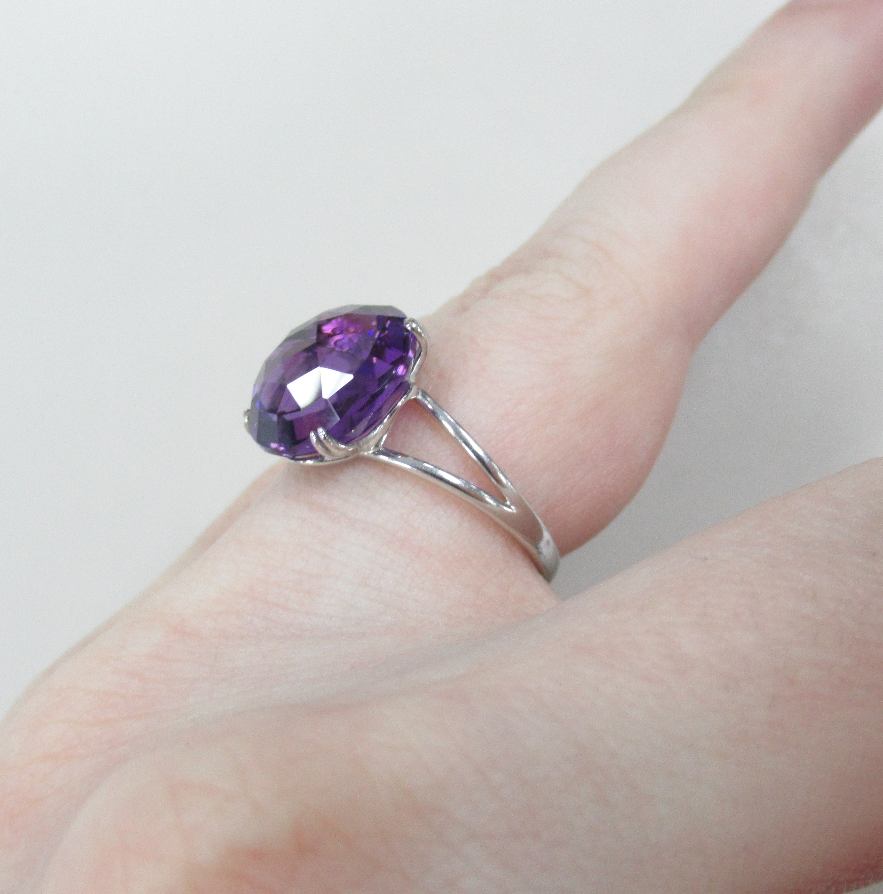 Серебряное кольцо с аметистом